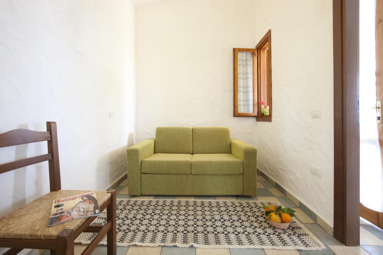 Is Bisus Guest House Кастиадас Екстериор снимка